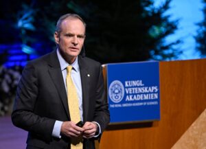 Le lauréat du Prix Nobel d&rsquo;économie 2024 livre une analyse sans concession : l&rsquo;Europe à la traîne face aux défis de l&rsquo;IA et à la montée des tensions commerciales
